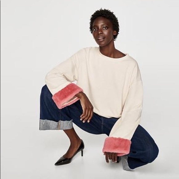 Lightweight Sweater with Faux Fur Cuffs - Picture 7 of 8